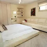 Seafront 5 Bedroom Paradise In Sea Caves *