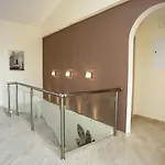Seafront 5 Bedroom Paradise In Sea Caves * بييا