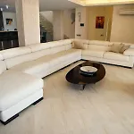 Seafront 5 Bedroom Paradise In Sea Caves بييا
