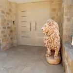 Seafront 5 Bedroom Paradise In Sea Caves * بييا