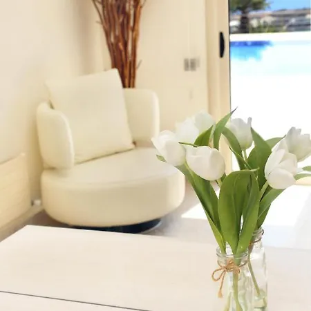 Seafront 5 Bedroom Paradise In Sea Caves Villa *