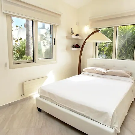 Seafront 5 Bedroom Paradise In Sea Caves *