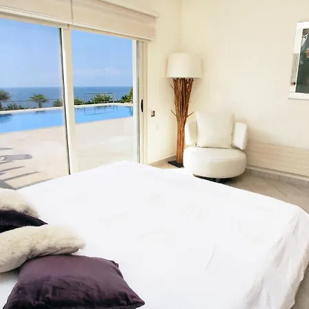 Seafront 5 Bedroom Paradise In Sea Caves Villa