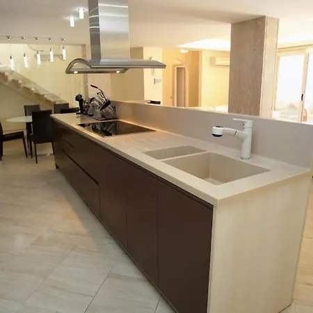 Seafront 5 Bedroom Paradise In Sea Caves Villa *