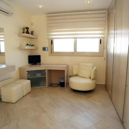 Villa Seafront 5 Bedroom Paradise In Sea Caves Peyia