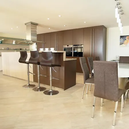 Seafront 5 Bedroom Paradise In Sea Caves *