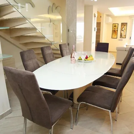 Seafront 5 Bedroom Paradise In Sea Caves Villa