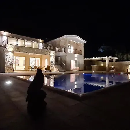 Seafront 5 Bedroom Paradise In Sea Caves Villa