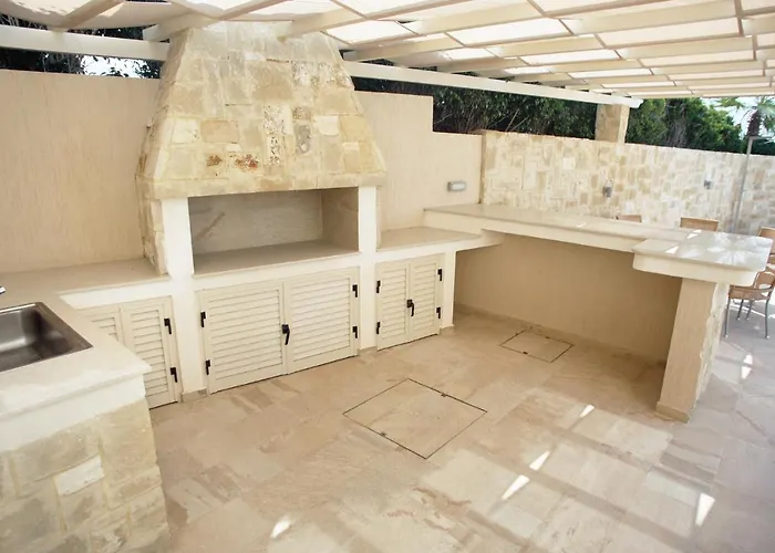 Seafront 5 Bedroom Paradise In Sea Caves