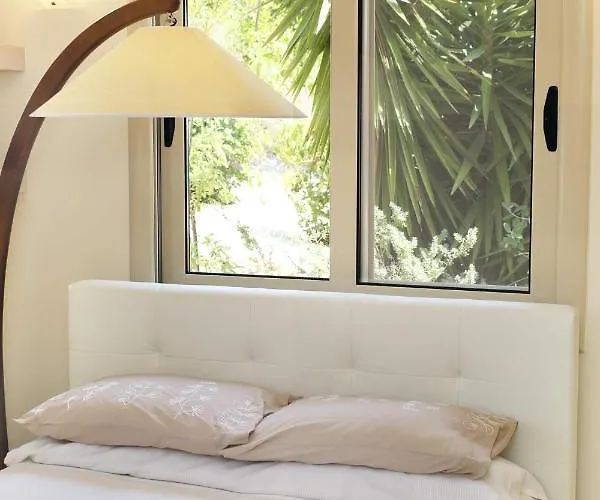 Seafront 5 Bedroom Paradise In Sea Caves