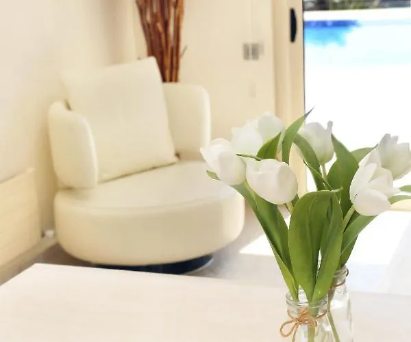 Seafront 5 Bedroom Paradise In Sea Caves Villa *