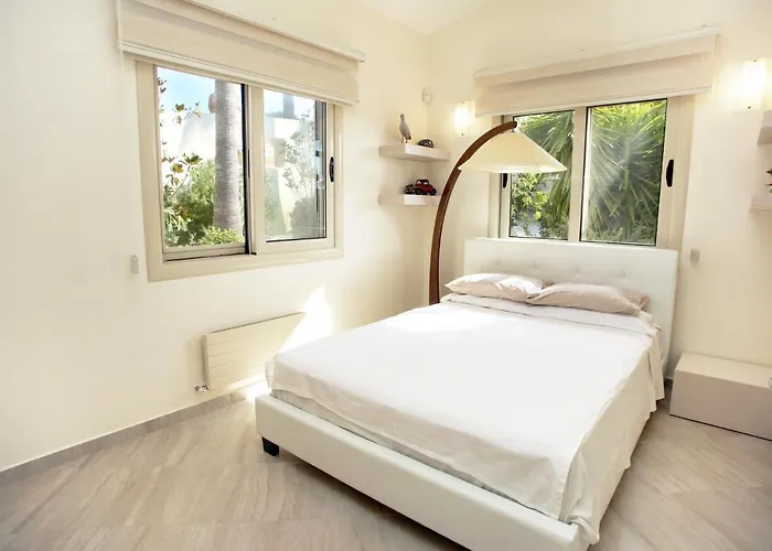 Seafront 5 Bedroom Paradise In Sea Caves *