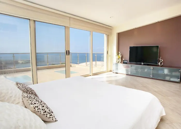 Seafront 5 Bedroom Paradise In Sea Caves Vila Pegeia