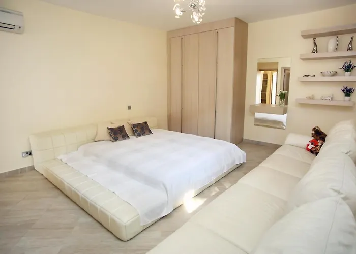 Seafront 5 Bedroom Paradise In Sea Caves *