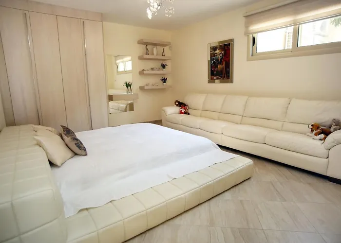 Seafront 5 Bedroom Paradise In Sea Caves *