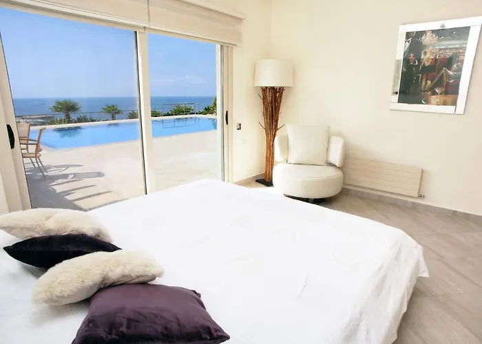 Seafront 5 Bedroom Paradise In Sea Caves Vila