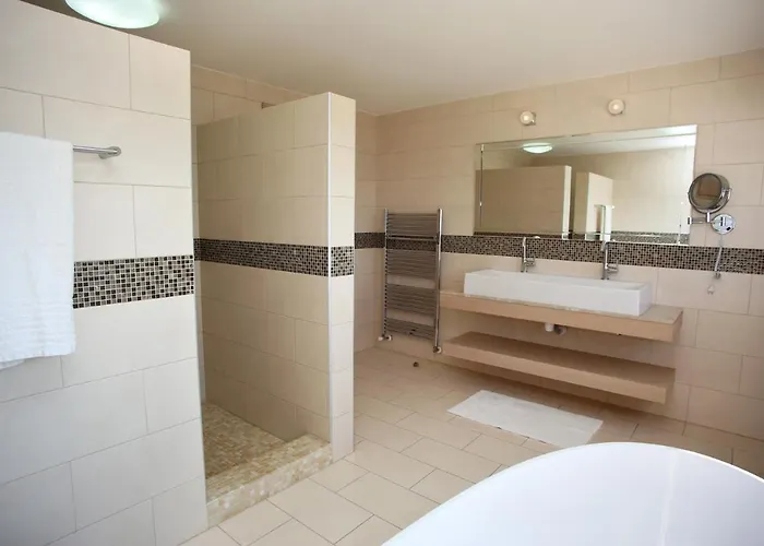 Seafront 5 Bedroom Paradise In Sea Caves Vila