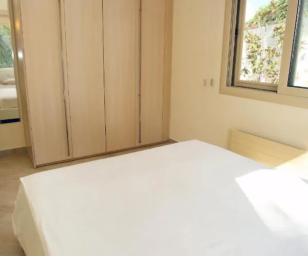 Seafront 5 Bedroom Paradise In Sea Caves *