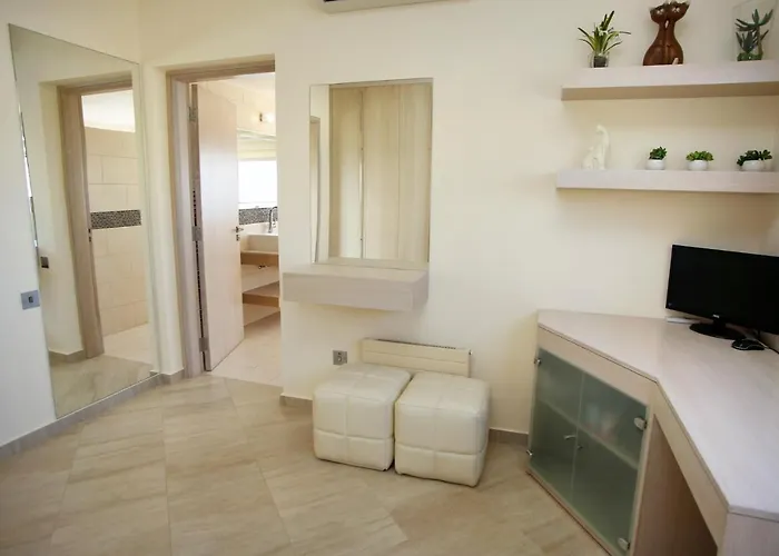 Seafront 5 Bedroom Paradise In Sea Caves * Pegeia