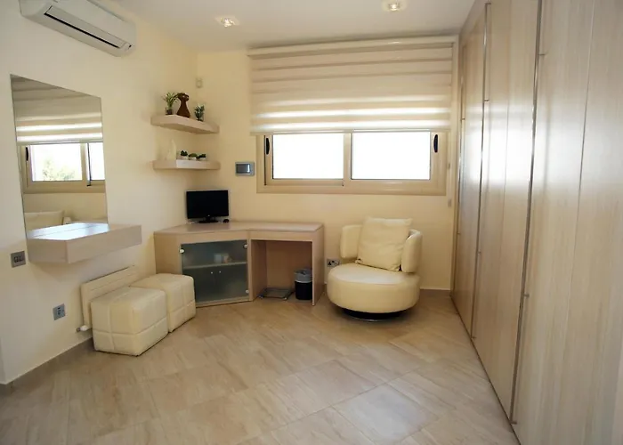 Villa Seafront 5 Bedroom Paradise In Sea Caves Peyia